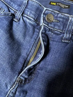Lee Regular Fit Straight Leg Mid Rise Jeans Size 14 thumbnail 3