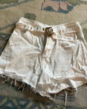 Vestique Vestibule White Shorts With Buckle thumbnail 1