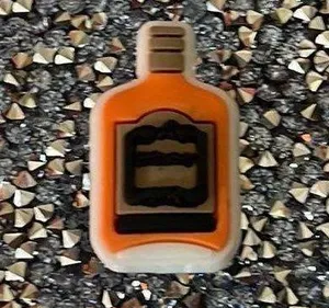 Shoe charm Hennessy thumbnail 1