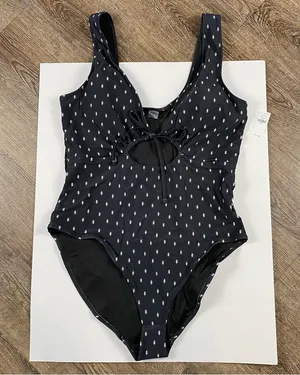 Old Navy One Piece Swimsuit Women 2x Black With Details Cutout Tie One Piece thumbnail 1