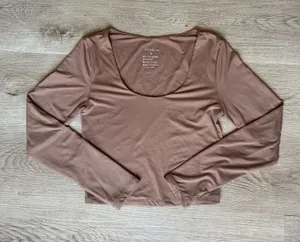 ReoRia Long Sleeve Scoop Neck Top thumbnail 1
