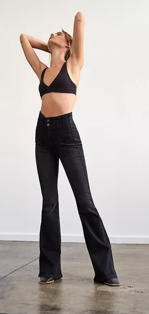 FREE PEOPLE- We The Free Jayde Flare Jeans Onyx Denim Boho Festival thumbnail 1