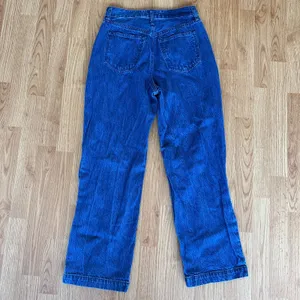 Abercrombie & Fitch Curve Love High Rise Loose Jean Size 26 Short thumbnail 5