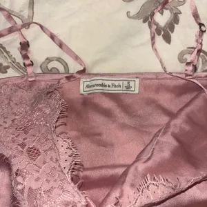 Abercrombie Fitch Lace Top thumbnail 2
