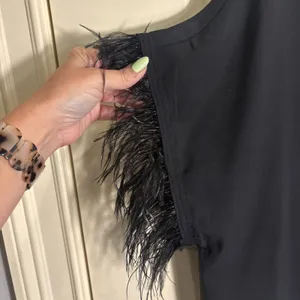 Ee:Some Women Size Medium Black‎ Blouse Feather Sleeve Lightweight Shirt thumbnail 3