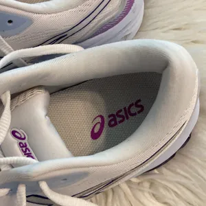 ASICS Women's White and Purple Running Shoes size 9.5 BNWOT thumbnail 3