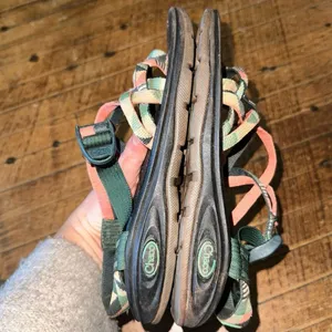 Chacos pink & green strappy comfortable slip on size 7 sandals thumbnail 5