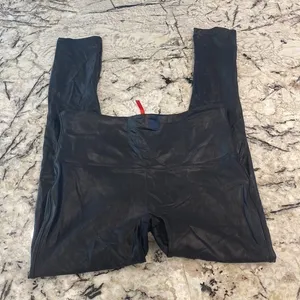 Spanx Faux‎ Leather Leggings in Size Large thumbnail 4