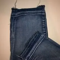 Women’s American Eagle super stretch jeans distressed destroyed sz 8 cropped 29 thumbnail 2