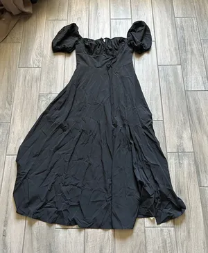 Elegant Black Off-Shoulder Maxi Dress with Puff Sleeves thumbnail 1