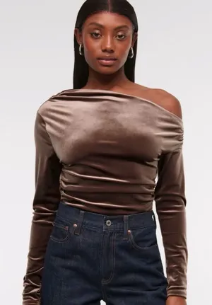 Abercrombie & Fitch Women’s Brown Velvet Off Shoulder Asymmetrical Blouse NWT thumbnail 1