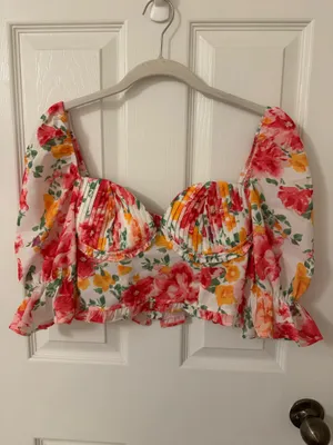 Cute top! Multiple Size M thumbnail 2
