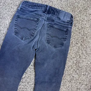American Eagle Women's Jeans Size 26x28 dark wash black denim straight leg thumbnail 4