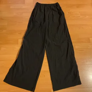 Alo Yoga Breezy Wide Leg Pant (Long) Black XS thumbnail 2