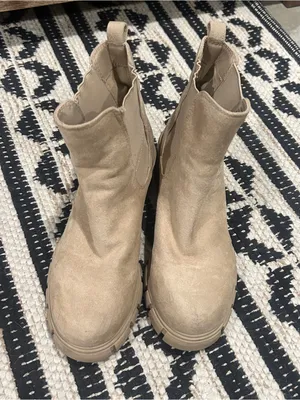 Madden Girl Beige/Tan Chelsea Ankle Boots thumbnail 3