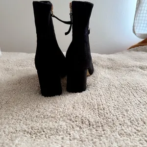 Chic Black Ankle Boots for Women Size 6 thumbnail 3