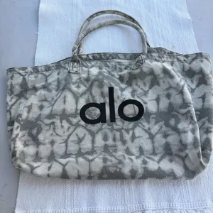 Alo Yoga Tie-Dye Shopper Tote thumbnail 2