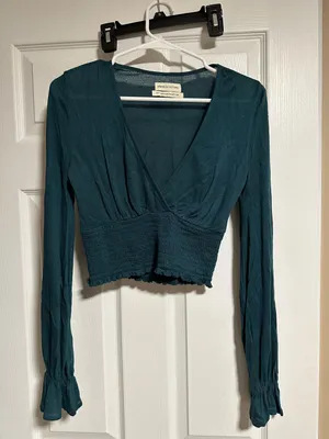 Urban Outfitters Green Crop Long Sleeve thumbnail 4
