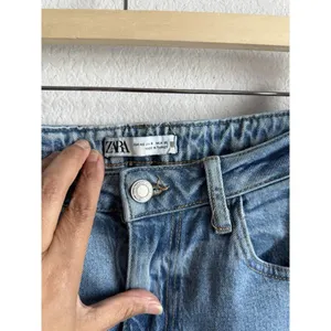 Zara Women’s Medium Wash High Rise Wide Leg‎ Baggy Jeans Blue Denim Size 8 thumbnail 5