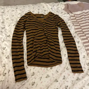 Gap brown and black striped long sleeve  thumbnail 3
