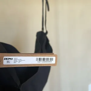 SKIMS NAKED BANDEAU BRA IN‎ ONYX strapless NWT size 3X thumbnail 5