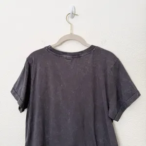 [Messy Bun Just Chillin] Gray Nashville Embroidered Graphic T-Shirt Size Large L thumbnail 4