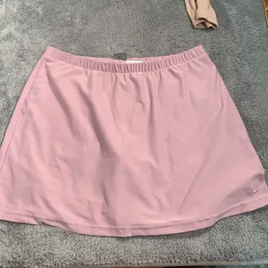 Nike light purple/pink skort Large 12-14 thumbnail 1