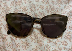 Sunglasses thumbnail 1