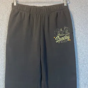 Peanuts Flare Sweatpants Womens L Grey Spooky Crew‎ Snoopy Halloween Cozy Jogger thumbnail 3