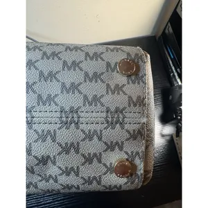 Michael Kors Signature Handbag Brown With Gold tone Lock Zippered thumbnail 9