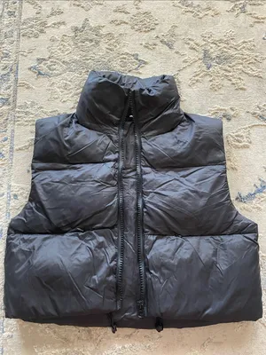 Amazon Black Cropped Puffer Vest thumbnail 2