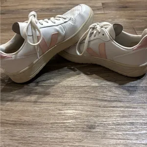 Veja Women's White and Pink Casual Sneakers thumbnail 5