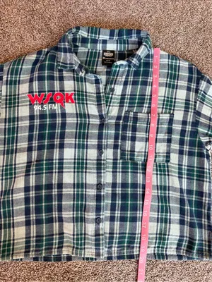 Stranger Things Hawkins Hitmaker WJQK Plaid Flannel Shirt Women’s S 4-6 thumbnail 6