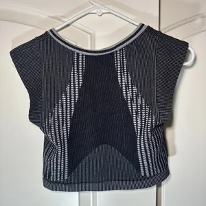 Urban Outfitters Out From Under Go For‎ Gold Seamless Printed Top Crop Black Gray Womens M/L thumbnail 4