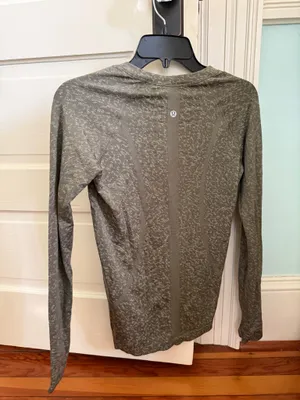 Lululemon Swiftly Tech Long Sleeve Size 6  thumbnail 3