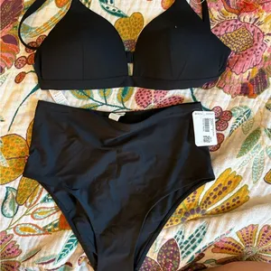 Lululemon Waterside Black Women's Swimwear Set RARE thumbnail 1