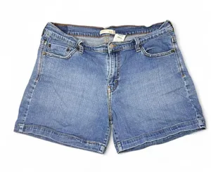 Levi’s Y2K Vintage blue Jean "mom" denim shorts with 5 pockets Size 14 thumbnail 1