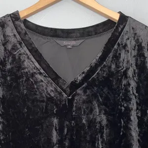 Amaryllis Plus Size 1X Dark Black Velvet Tee Top Shirt Quiet Luxury Edgy Gothic thumbnail 2