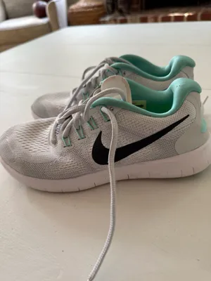 Nike women’s runnning shoe size 6 thumbnail 4