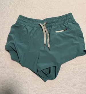 Vuori Clementine 2.5” shorts thumbnail 1
