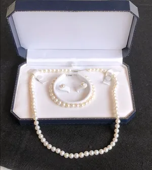 NWOT Pearl Necklace, Bracelet & Earrings Set thumbnail 1