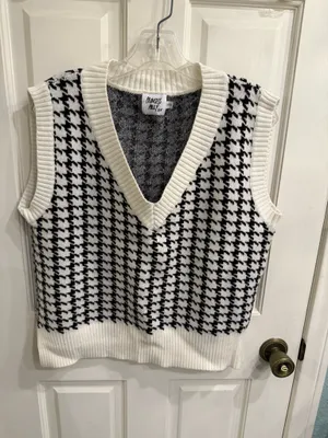 Princess Polly sweater vest  thumbnail 1