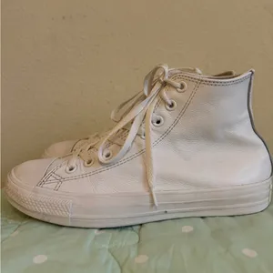 Converse Classic White High-Tops Women’s size 8.5 thumbnail 2