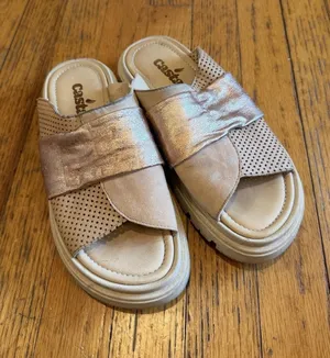 Casta Women's Gold Leather Platform Sandals Size 7.5 thumbnail 1