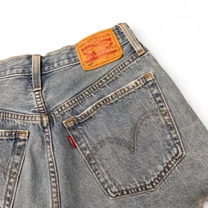 Levi's 501 blue raw hem denim shorts size 25 thumbnail 3