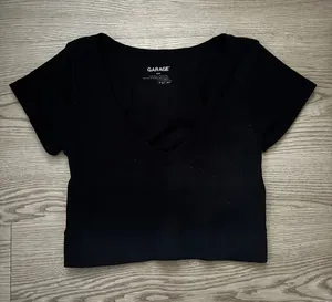Garage Women's Black Ribbed V Neck Short Sleeve Crop Top Style Medium 100081533 thumbnail 1