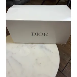 Dior Parfums White Velvet Cosmetic‎ Pouch Gold Embroidered Logo Makeup Bag Boxed thumbnail 3