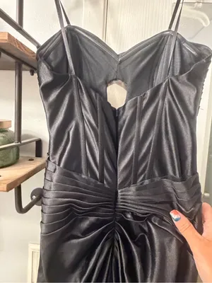 Dave &Johnny Elegant Black Satin Evening Gown with Draped Waist thumbnail 11