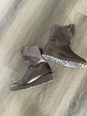 UGG Alba Leather Boots  thumbnail 4