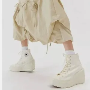 NEW Converse Chuck 70 De Luxe Wedge Platform Heel Boots White A06479C 7.5 thumbnail 3